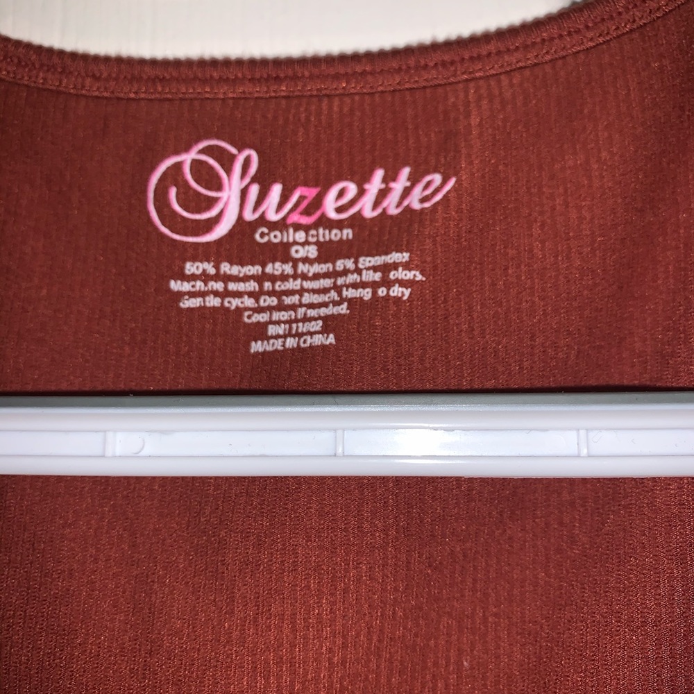 Cropped Tank Top - Picture 2 of 3